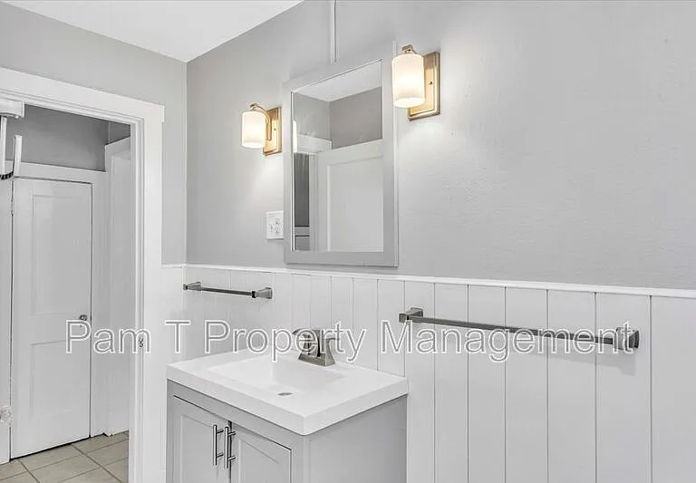 815A E 32nd St #LOWER — Photo 15