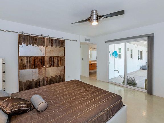 4th image of 1029 E Village Circle Dr N