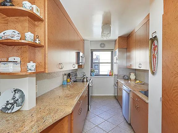 5th image of 120 E 81st St APT 10E