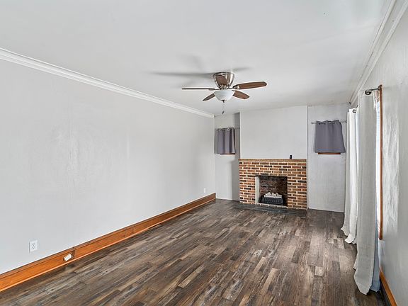 2nd image of 914 W Brewster St