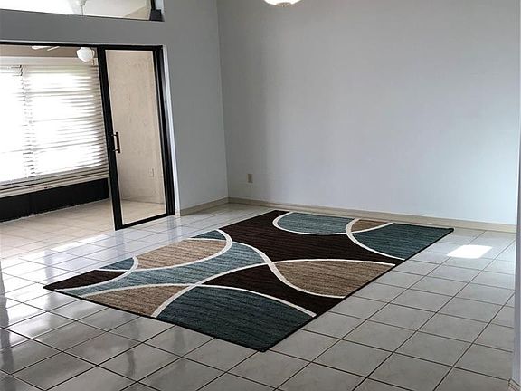 4th image of 10811 Queen Anne Ln #206