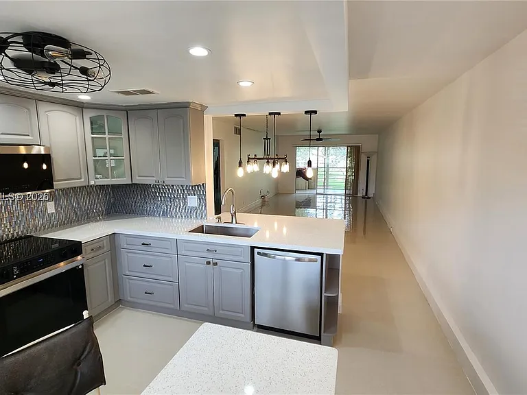 2403 Antigua Cir #L2 — Photo 4