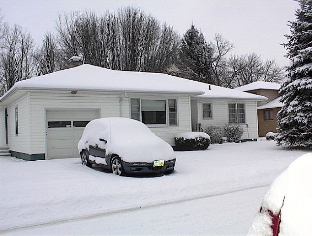 1st image of 530 W Warren St