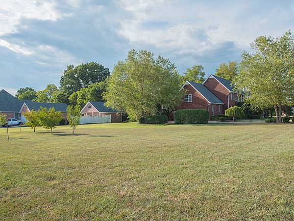 5th image of 120 Janice Dr
