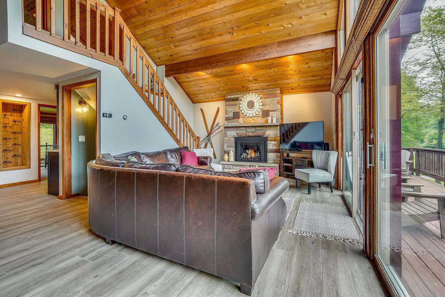 5 bed, 2.0 bath, 2669 sqft, $5,870 — Photo 1