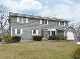 25 Sunset Ln, Miller Place, NY 11764