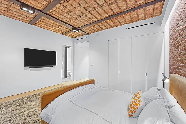 Rented by Tabak Real Estate | media 37