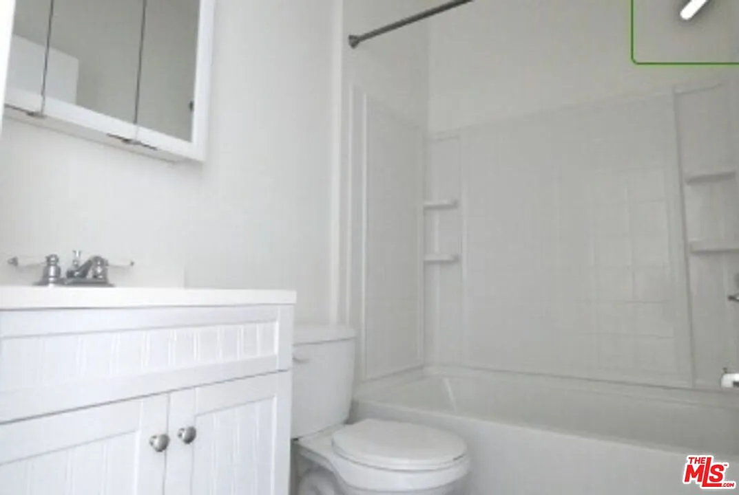 Studio, 1.0 bath, $1,299 — Photo 4