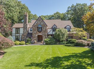 10 Cain Cir, Watchung, NJ 07069