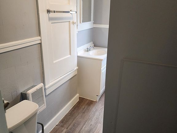 5th image of 818 Gephart Dr APT C