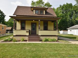 686 Jefferson Ave, Elgin, IL 60120