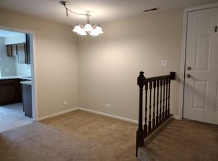 182 Brook Ln, Vernon Hills, IL 60061