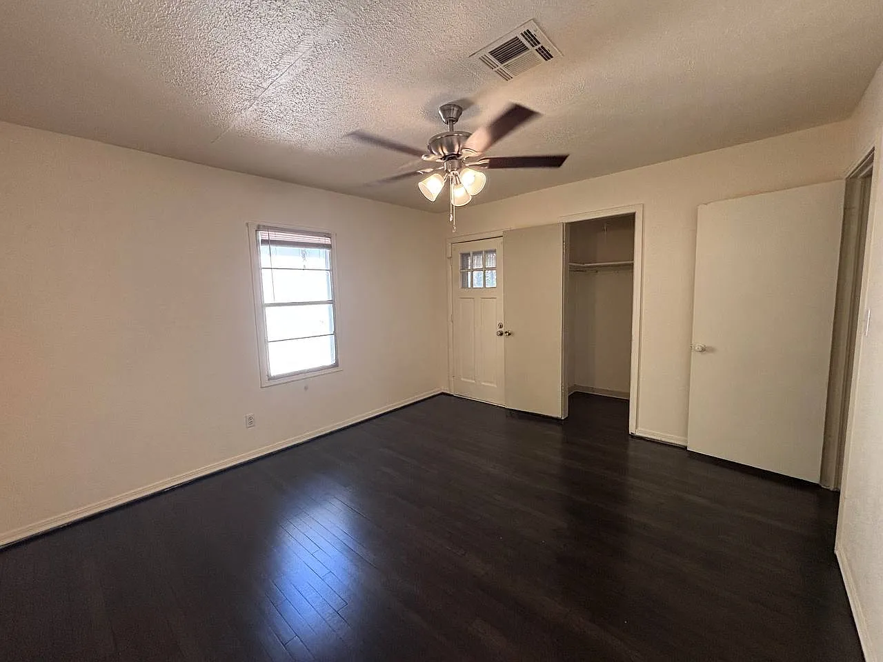 2 bed, 922 sqft, $925 — Photo 4