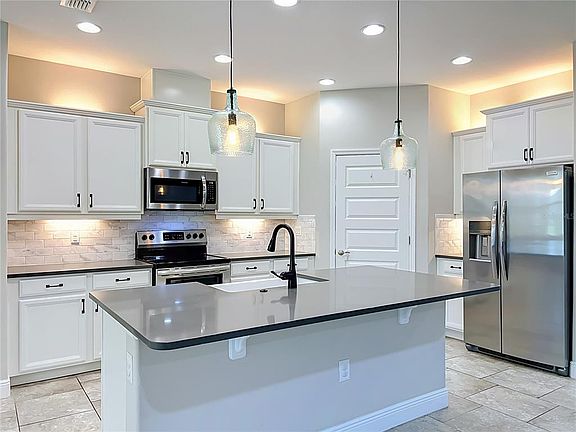 3rd image of 16131 HAMPTON CROSSING DRIVE