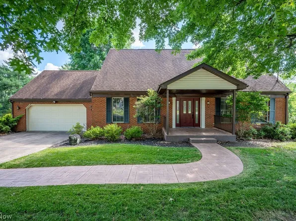 235 N Hills Dr, Parkersburg, WV 26104