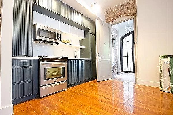 1st image of 182 Bainbridge St #112