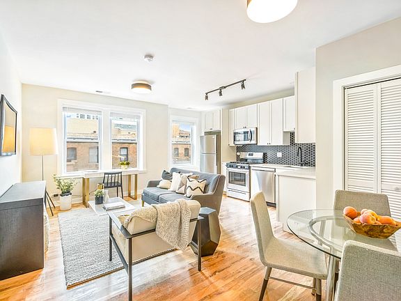 2nd image of 656 W Wrightwood Ave #3536172