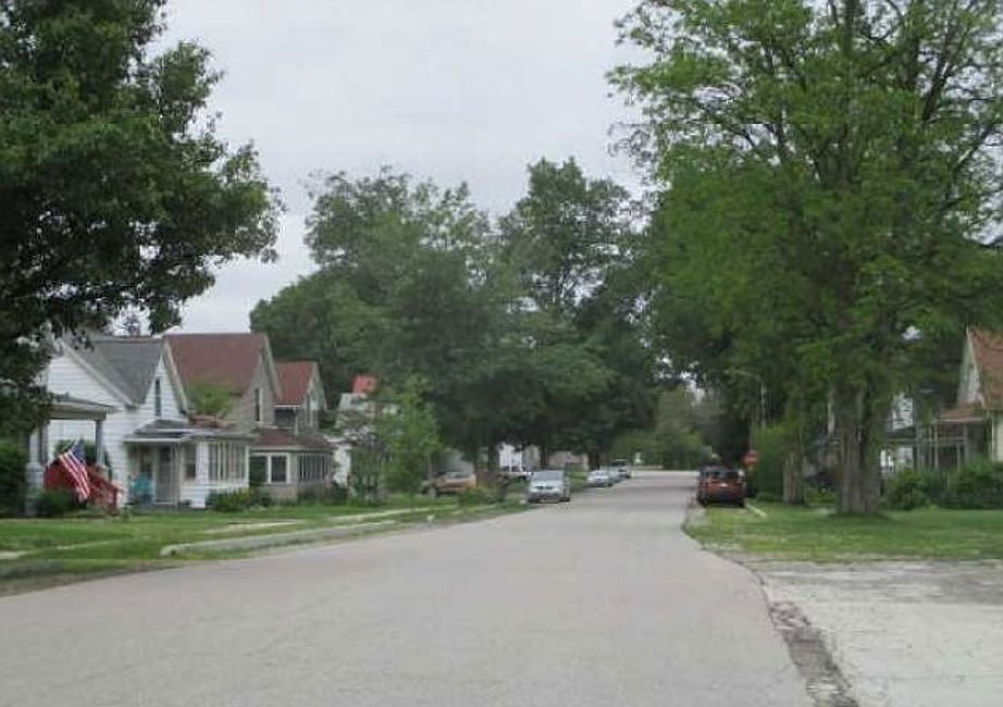 Exterior Neighborhood (street photo)