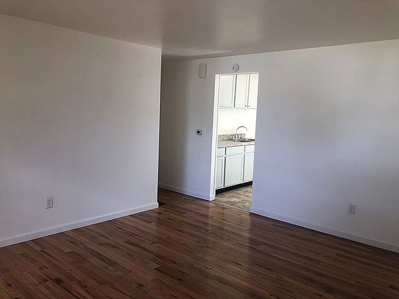 4th image of 5617 Stanford Ave