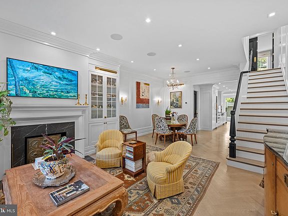 5th image of 1524 Swann St NW