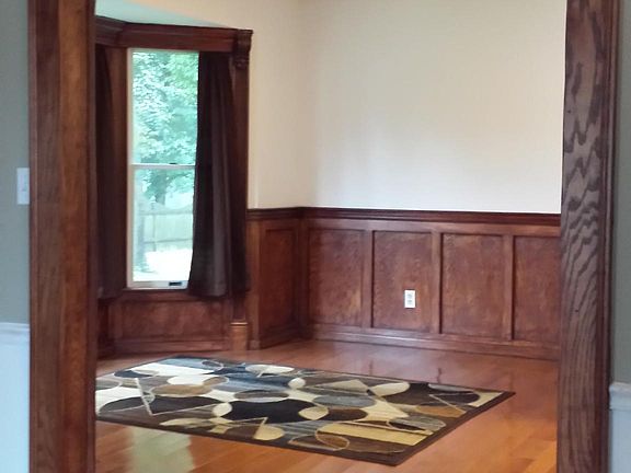 3rd image of 1009 Suffolk Dr