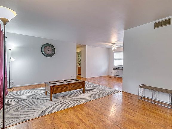 4th image of 5534 Abshire Dr