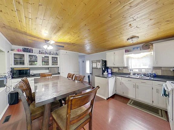 4th image of 404 6th Ave NW #111
