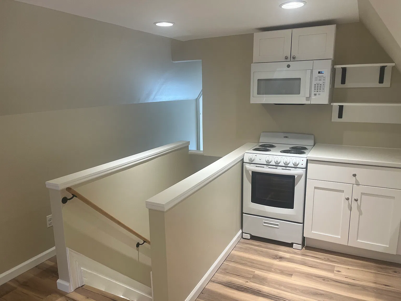 210 N York St — Photo 2