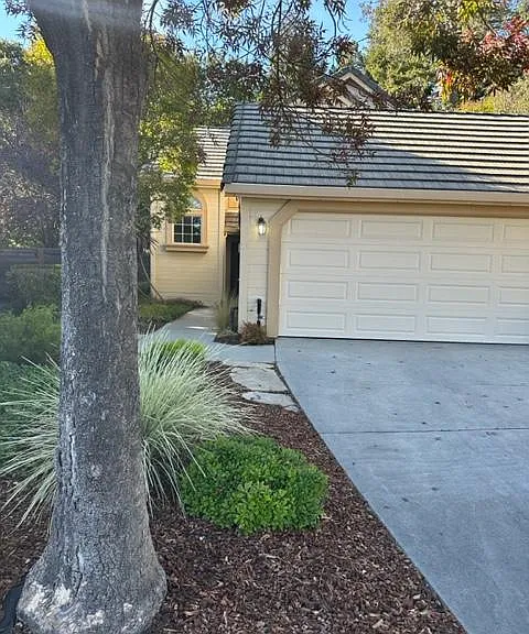 25 Coopers Hawk Ct — Photo 1