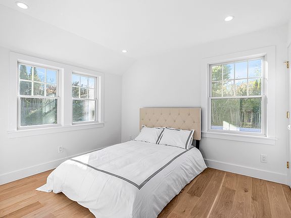 4th image of 306 Hill St