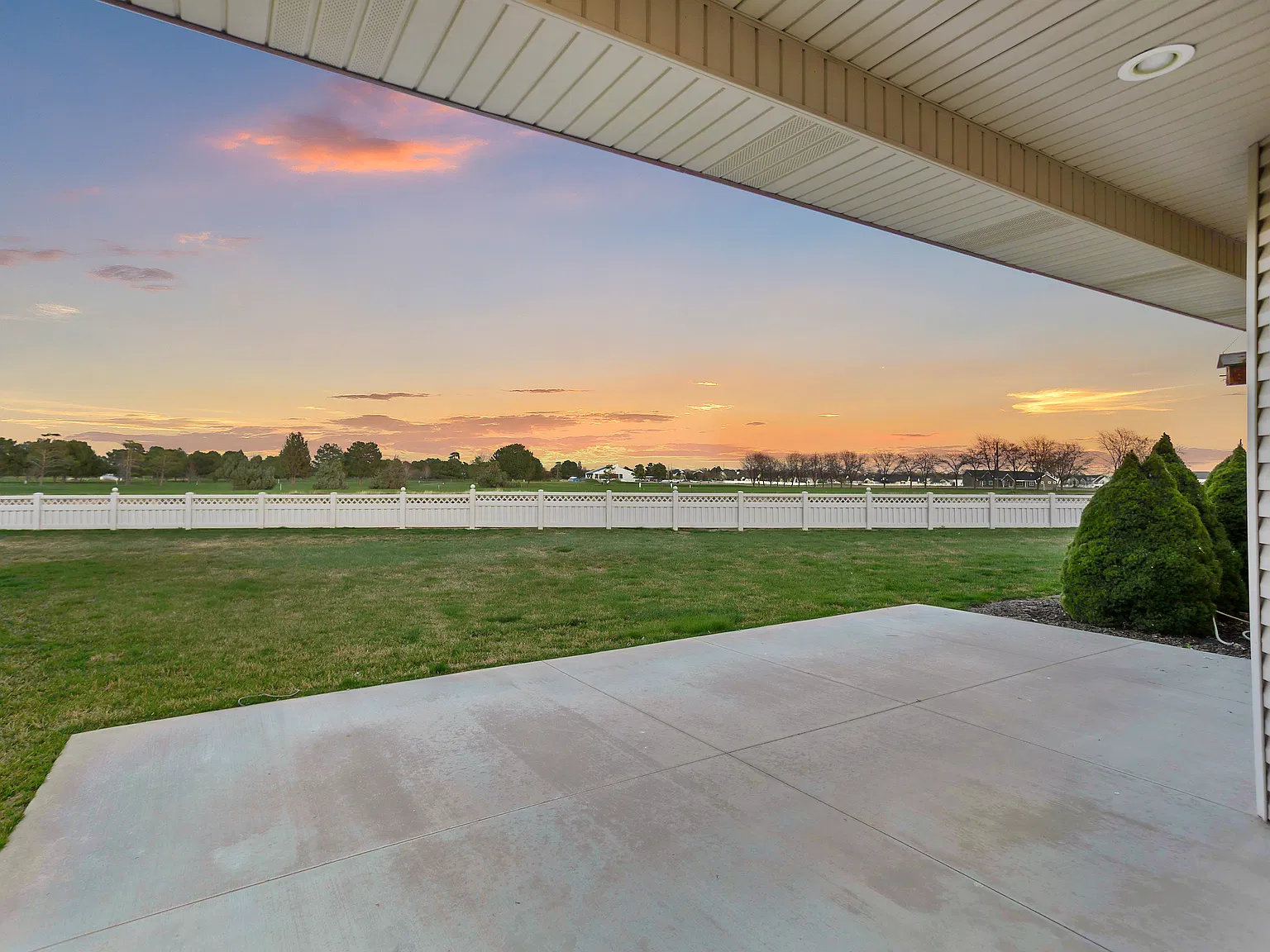 2 bed, 1747 sqft, $1,950 — Photo 4