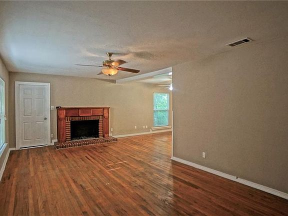 3rd image of 3320 Eastridge Dr