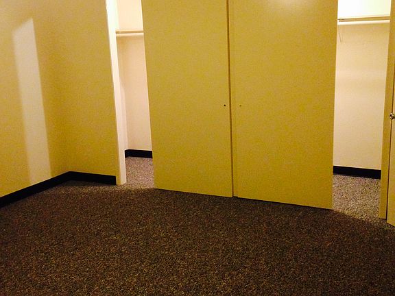 closet width of room
