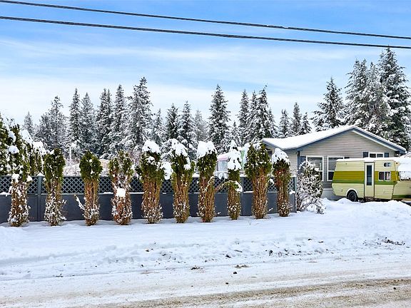 2nd image of 633 Barriere Lakes Rd