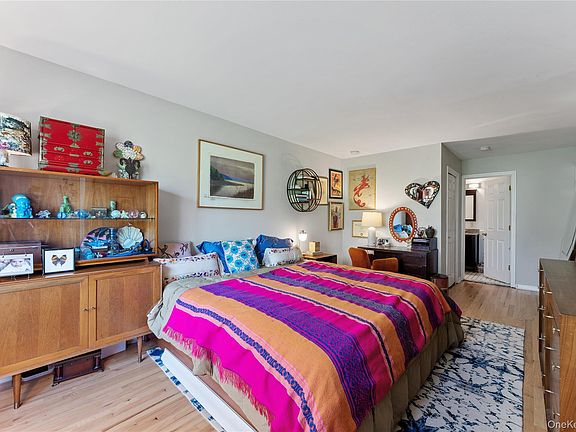 5th image of 30 Gateway Road #102N