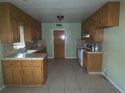 4th image of 2907 E Harvard Ave