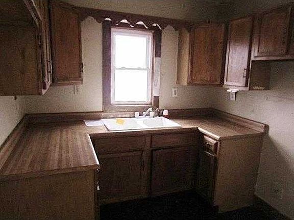 3rd image of 203 Dunn Ave