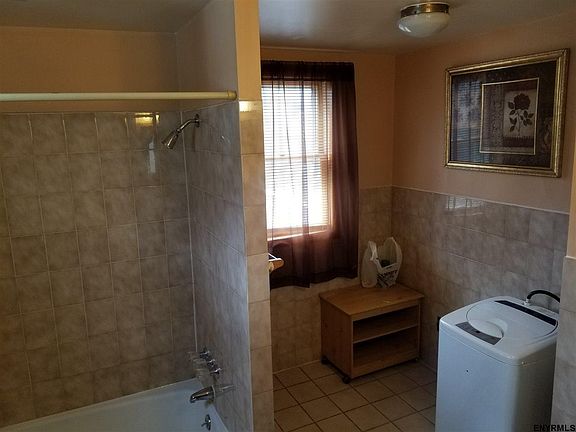 4th image of 318 Saratoga St #2