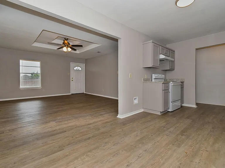 4008 Templeton St — Photo 6