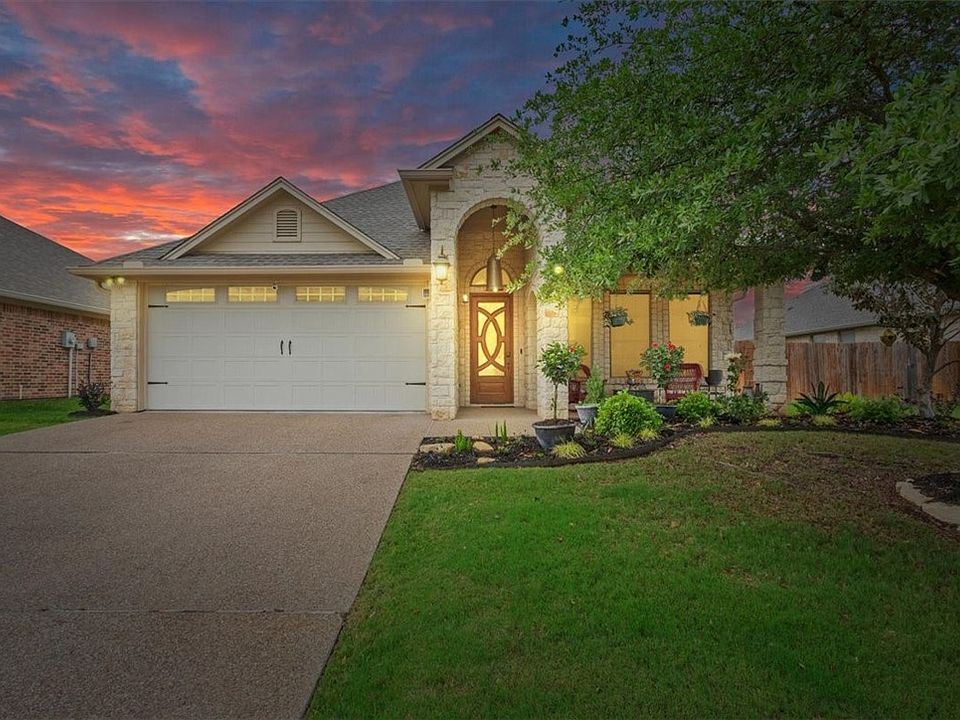 1st image of 11 Stonewood Ct