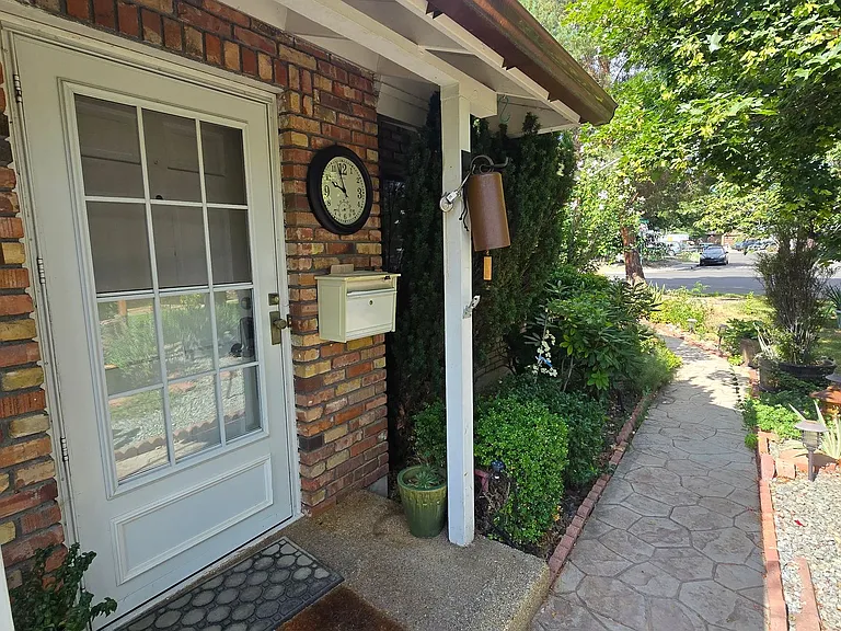100 Hunter Lake Dr — Photo 3