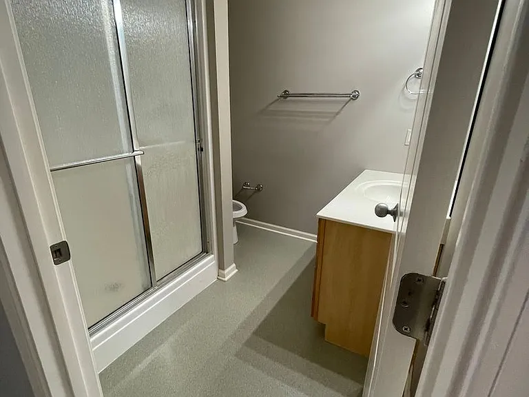 2100 Cherry Hill Dr — Photo 2