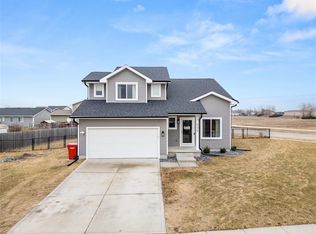 506 Prairie Ridge Dr, Huxley, IA 50124