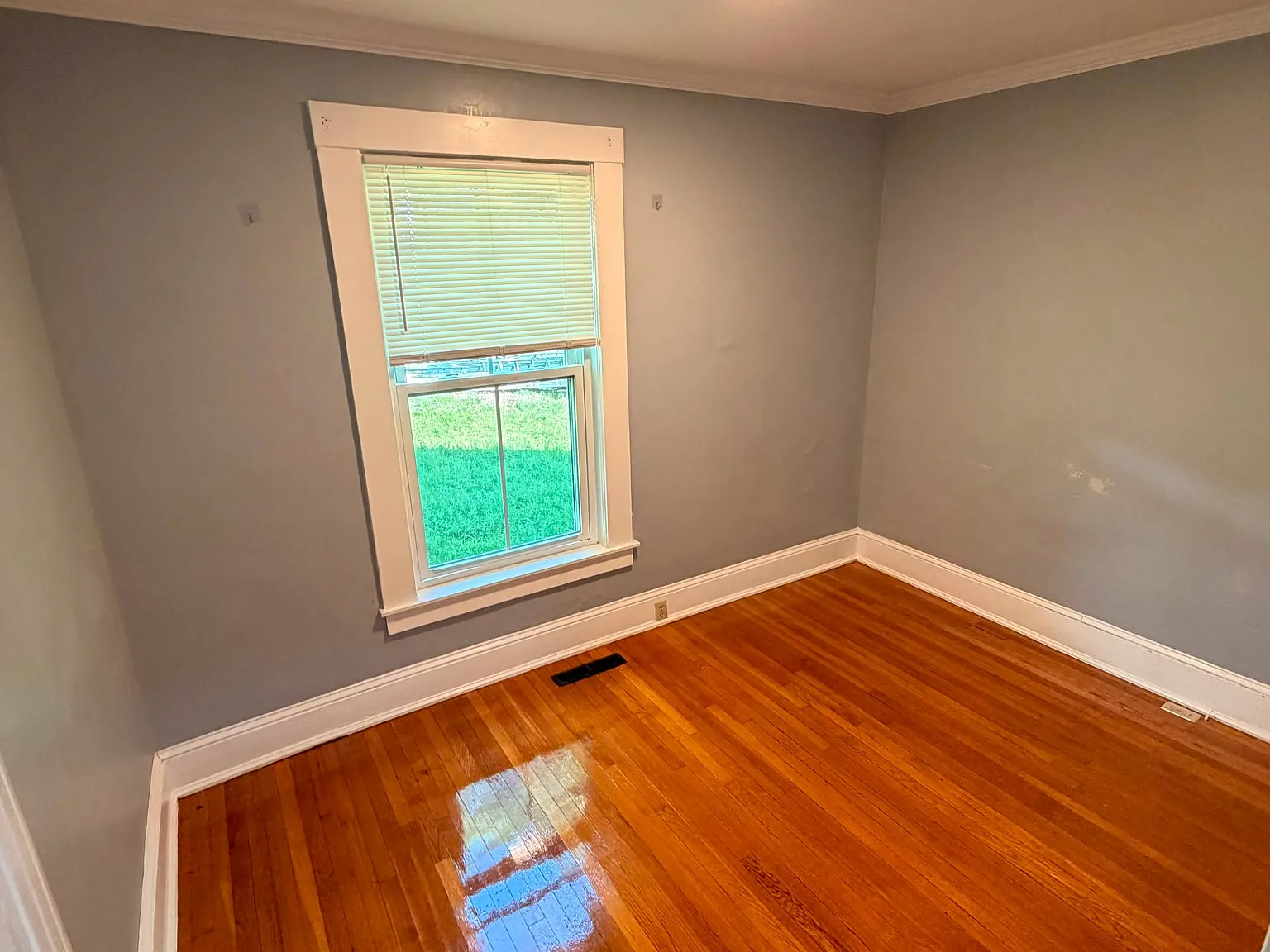4 bed, 1.0 bath, $3,200 — Photo 3