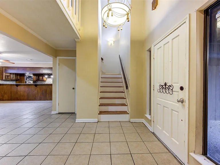 165 Old Bridge Lk — Photo 10