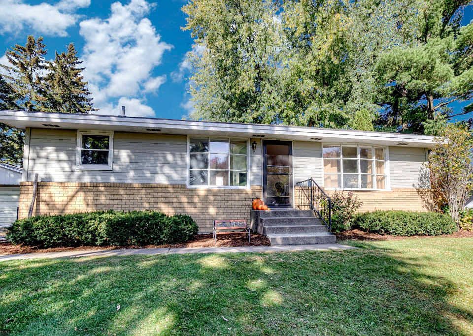 1st image of 1229 167th Ave NE