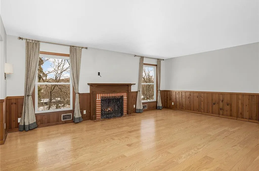 5 bed, 3593 sqft, $3,750 — Photo 4