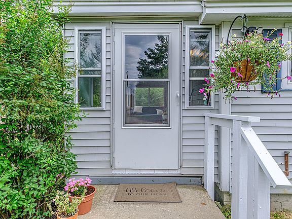 3rd image of 1023 Songo Pond Road