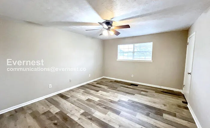 57 Clara Dr — Photo 8