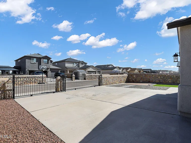 2420 Sammy Cervantes St — Photo 30